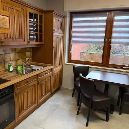 Wg-zimmer-monteurzimmer-ferienwohnung Bis 10 Personen Appartamento