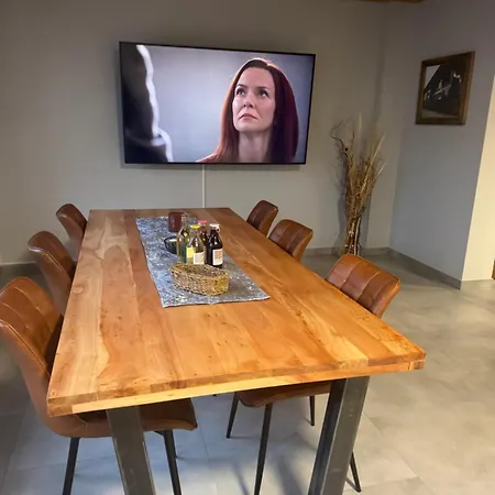 Wg-zimmer-monteurzimmer-ferienwohnung Bis 10 Personen Apartment