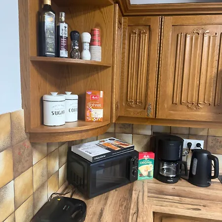 Wg-zimmer-monteurzimmer-ferienwohnung Bis 10 Personen Apartment