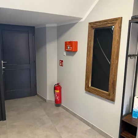 Wg-zimmer-monteurzimmer-ferienwohnung Bis 10 Personen Apartment *