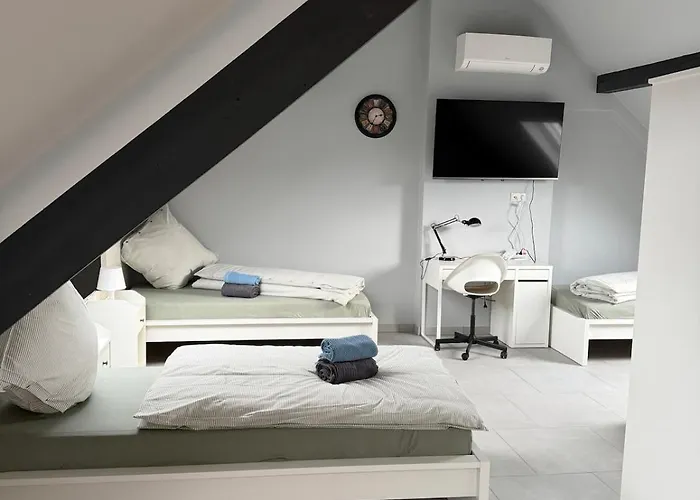 Wg-zimmer-monteurzimmer-ferienwohnung Bis 10 Personen *