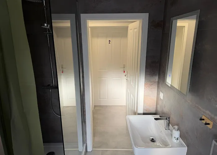 Wg-zimmer-monteurzimmer-ferienwohnung Bis 10 Personen *